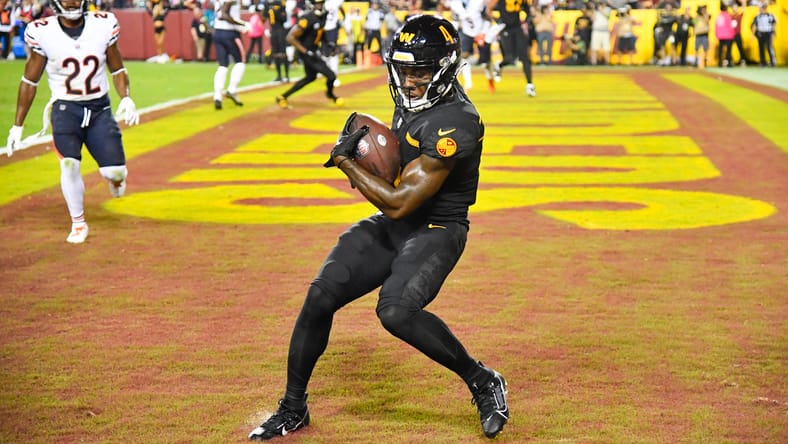 Curtis Samuel scores touchdown for Commanders against Bears.