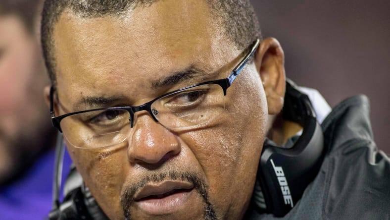 Andre Patterson coaches Vikings defensive linemen during Cardinals game.