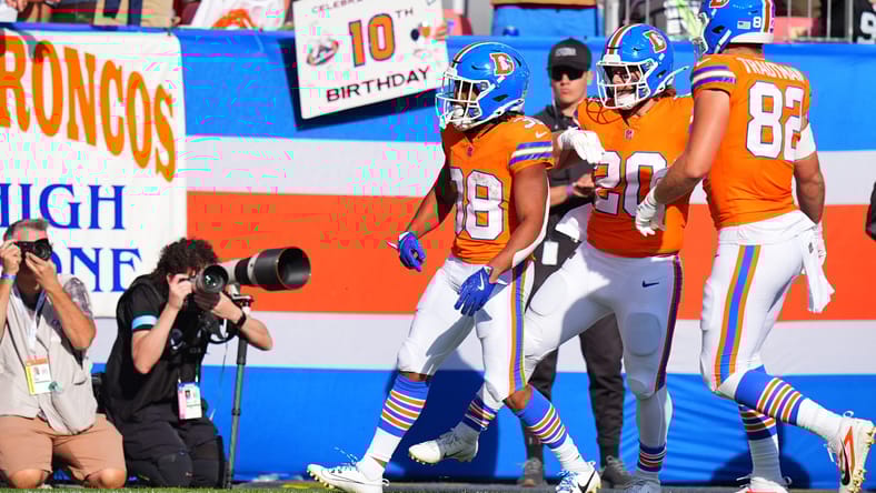 Broncos Jaleel McLaughlin celebrates touchdown with teammates vs. Raiders.