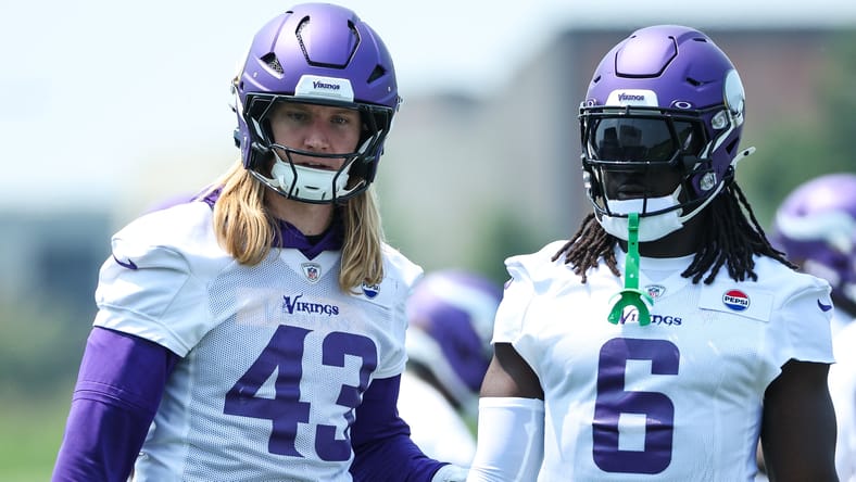 Vikings linebackers Van Ginkel and Asamoah at minicamp.