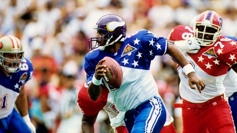 Warren Moon at the Pro Bowl in 1998, representing the Vikings.