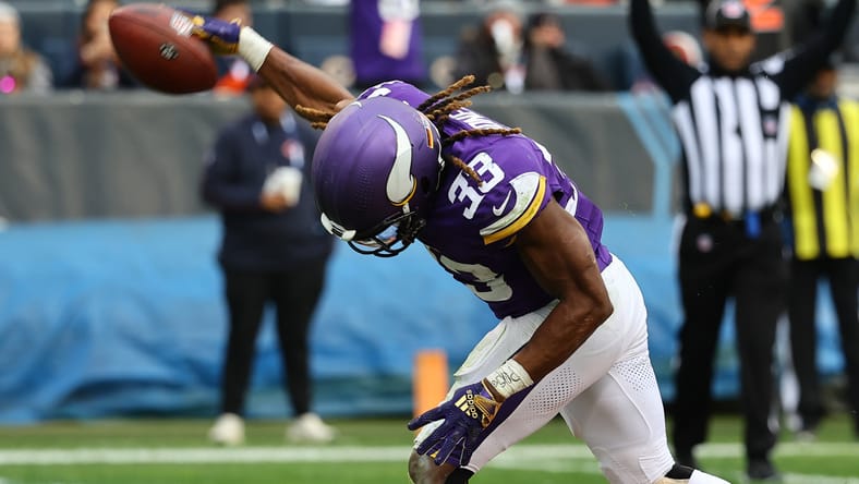 Aaron Jones spikes the ball for the Vikings in 2025.