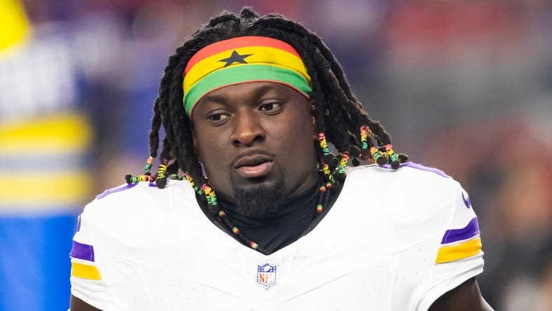 Brian Asamoah II prepares for a play during Vikings vs. Rams playoff game.