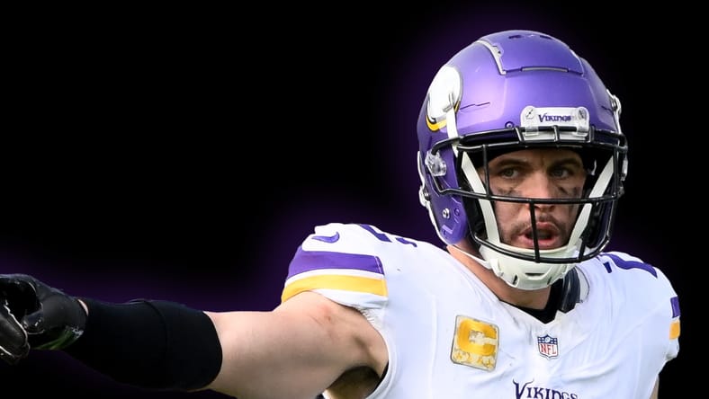 Vikigns safety Harrison Smith against the Titans in 2024.