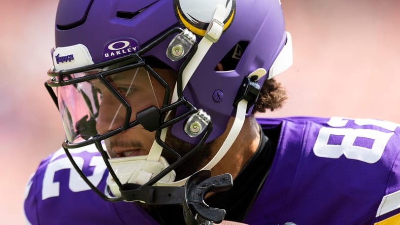 Jeshaun Jones warms up before Vikings-Browns preseason game.