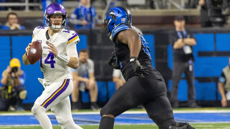 Vikings QB Sam Darnold pursued by Levi Onwuzurike in 2024.