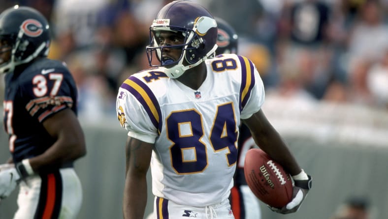 Randy Moss in action vs. Bears at Soldier Field during 1998 rookie season