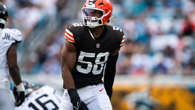Jordan Hicks celebrates a sack during a 2024 Browns game vs. Jaguars.