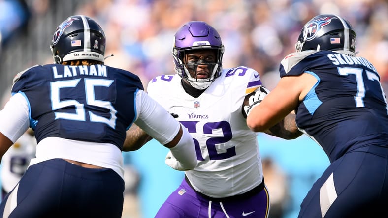 Peter Skoronski blocks Jihad Ward during Titans vs. Vikings in 2024