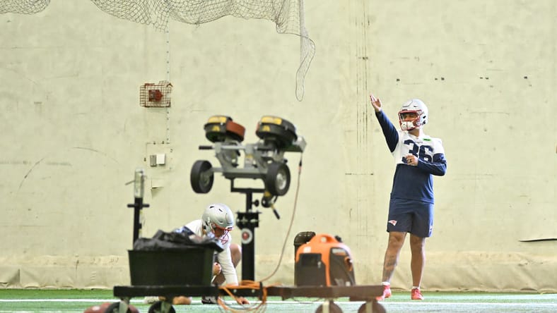 Patriots kicker Andres Borregales prepares to kick during indoor June 2025 minicamp.