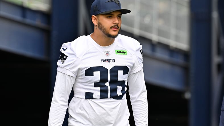 Patriots kicker Andres Borregales heads to practice at June 2025 minicamp.