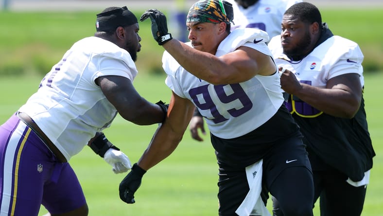 Jalen Redmond and Alex Williams drill at Vikings training camp.