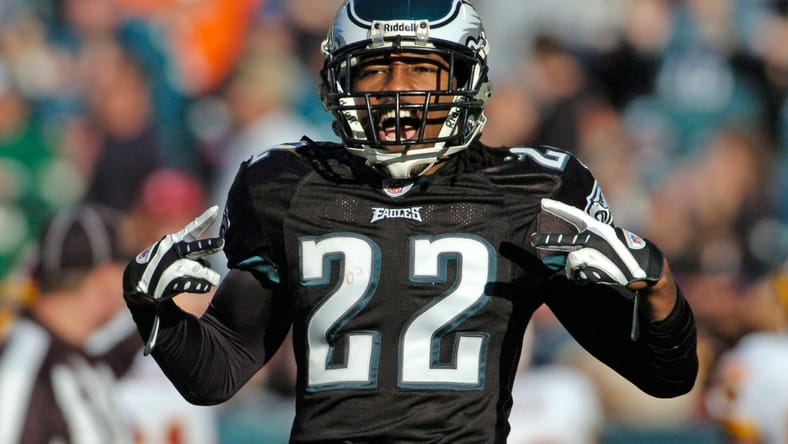 Asante Samuel celebrates an interception for the Eagles in 2009.