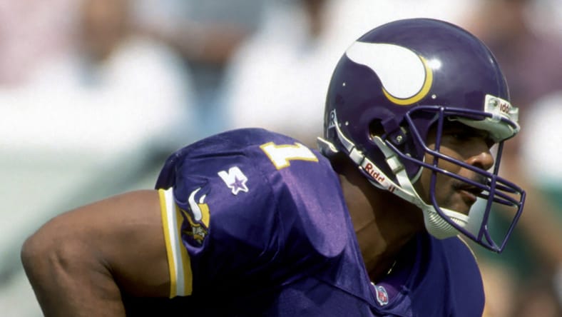 Warren Moon drops back to pass for the Vikings against the Buccaneers in 1996.