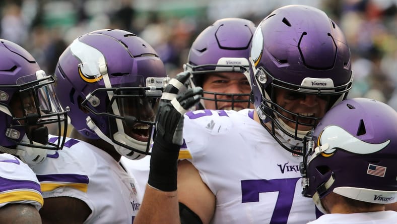 Vikings WR Adam Thielen celebrates in 2018.