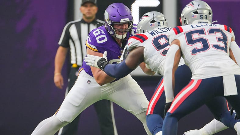 Joe Huber blocks Milton Williams in preseason game