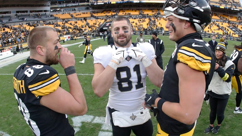Nick Vannett speaks with Steelers players after Saints game on Nov. 13, 2022