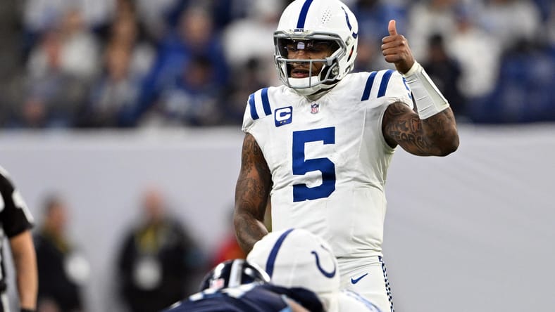 Anthony Richardson gives a thumbs up before the snap against the Titans in Indianapolis, Dec 22, 2024.
