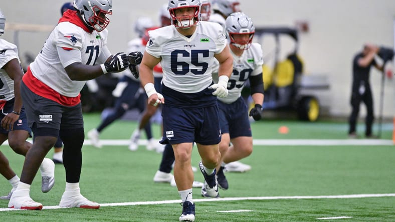 Garrett Bradbury runs blocking drill at Patriots minicamp.