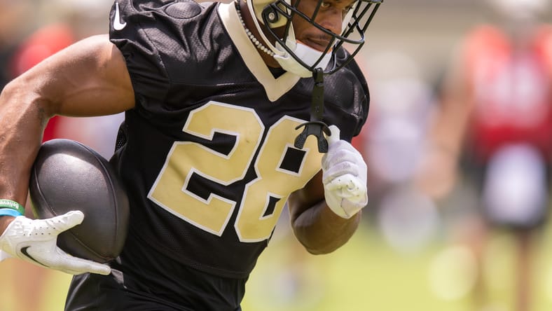 Xazavian Valladay in action against Arizona during the 2022 Territorial Cup.