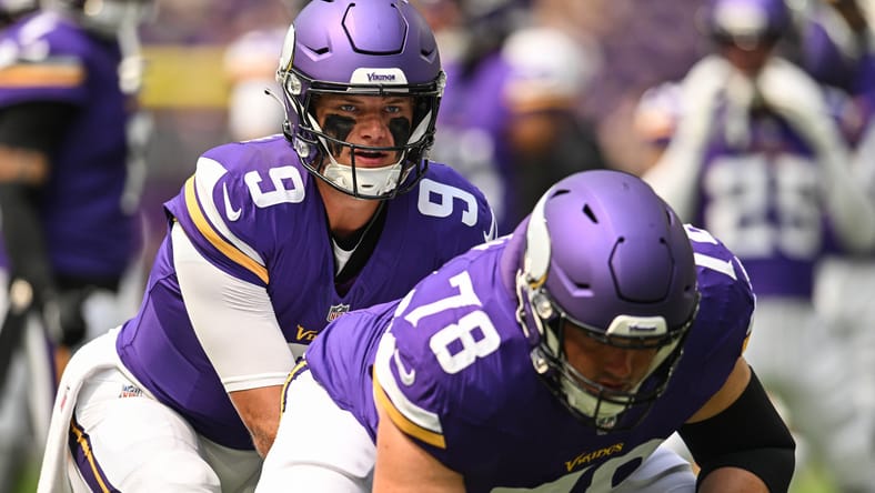 Vikings QB J.J. McCarthy and Ryan Kelly warm up before Texans game.
