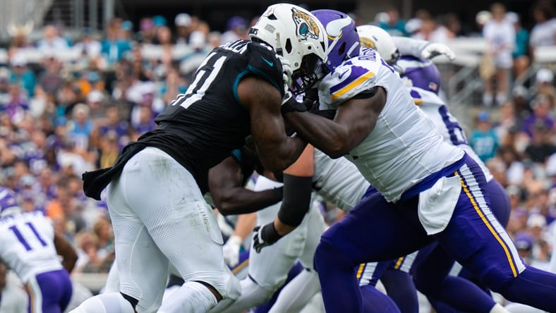 Vikings OT Cam Robinson in 2024.