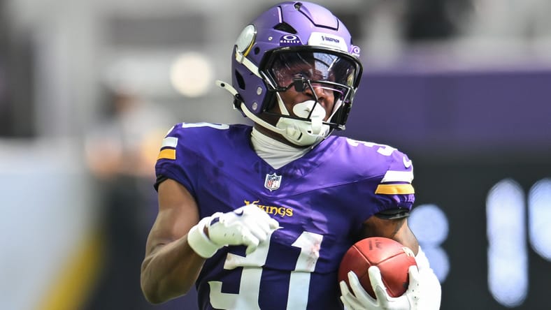 Myles Price returns kickoff vs. Patriots in preseason game.