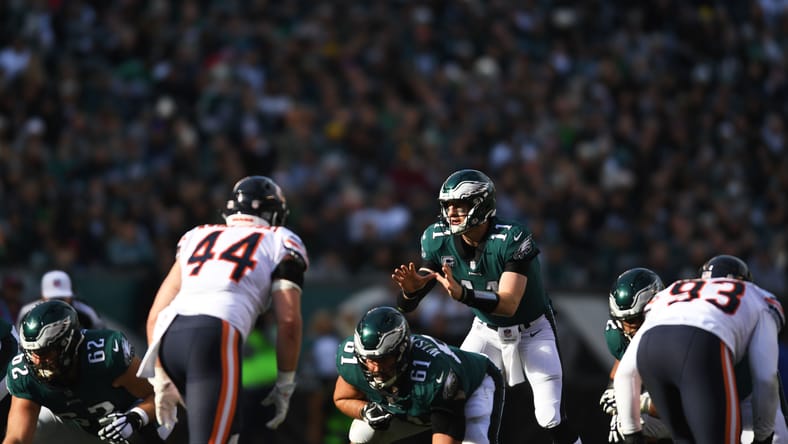 Carson Wentz looks at Bears defense during Eagles game.