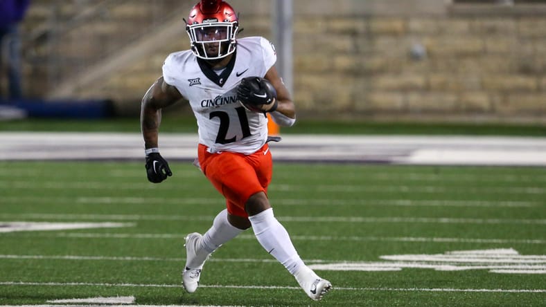 Corey Kiner runs with ball versus Kansas State Wildcats.