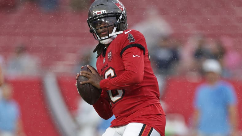 Teddy Bridgewater warms up before the Buccaneers’ 2025 preseason game vs. Titans.