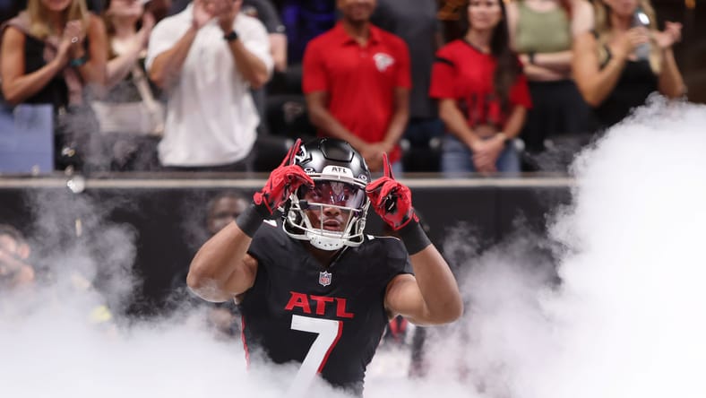 Bijan Robinson runs onto the field before facing the Buccaneers in Atlanta.