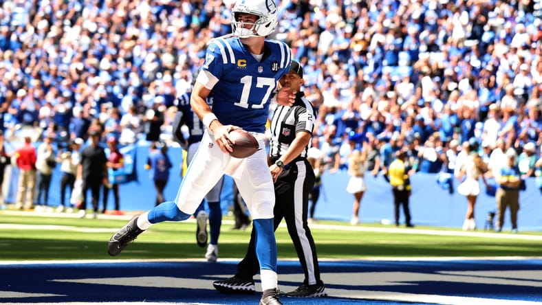 Daniel Jones celebrates a first-half touchdown against the Dolphins in Indianapolis.
