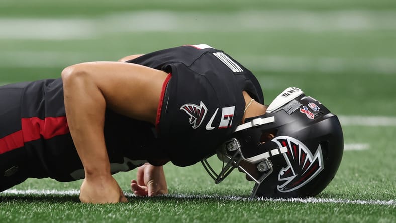 Younghoe Koo reacts after missing a field goal against the Buccaneers in Atlanta.