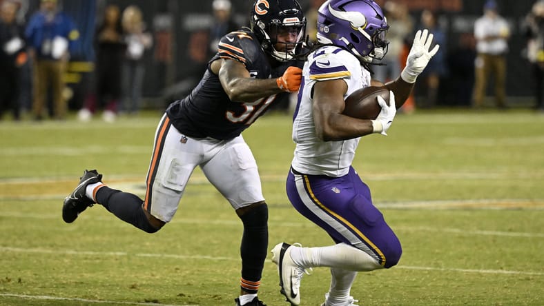 Vikings running back Jordan Mason carries the ball against Bears safety Kevin Byard in 2025.