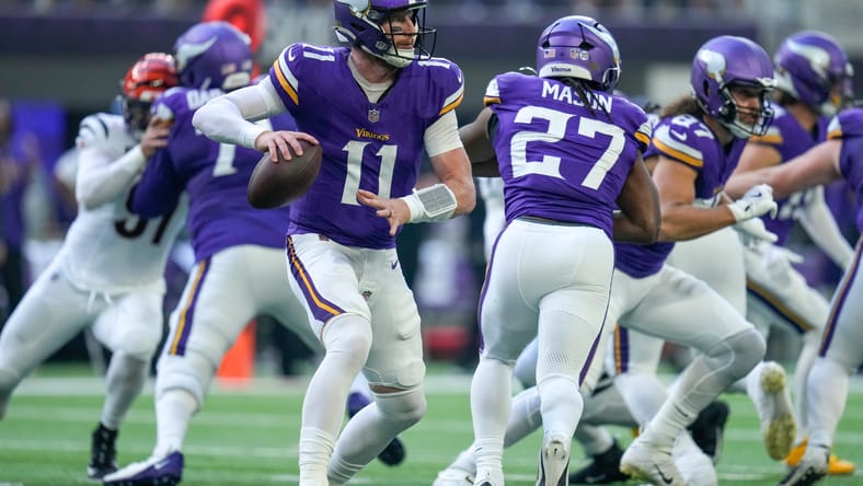 Carson Wentz scrambles to throw for the Vikings against the Bengals at U.S. Bank Stadium.