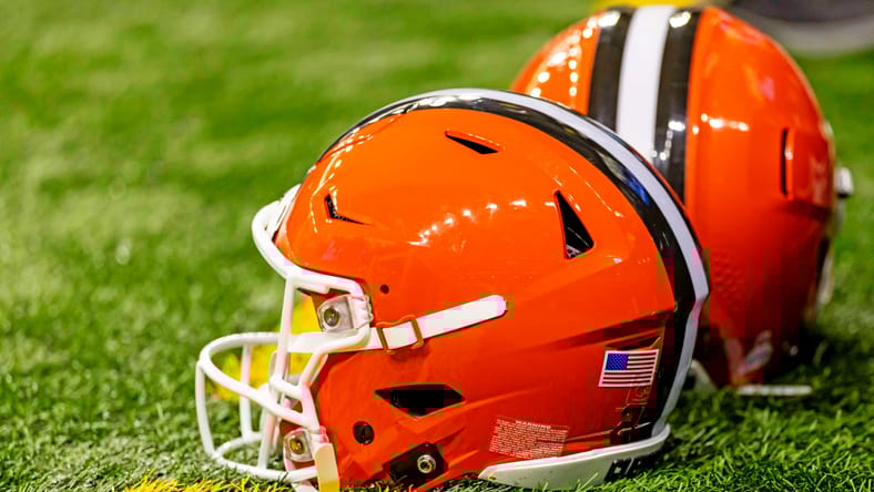 Cleveland Browns helmet in 2025 Week 4.
