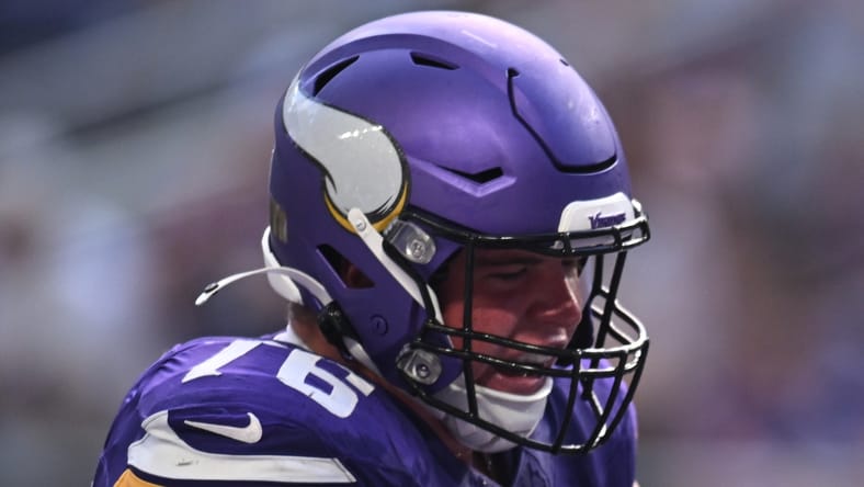 Will Fries in position for Vikings during second half vs Bengals at U.S. Bank Stadium, 2025.