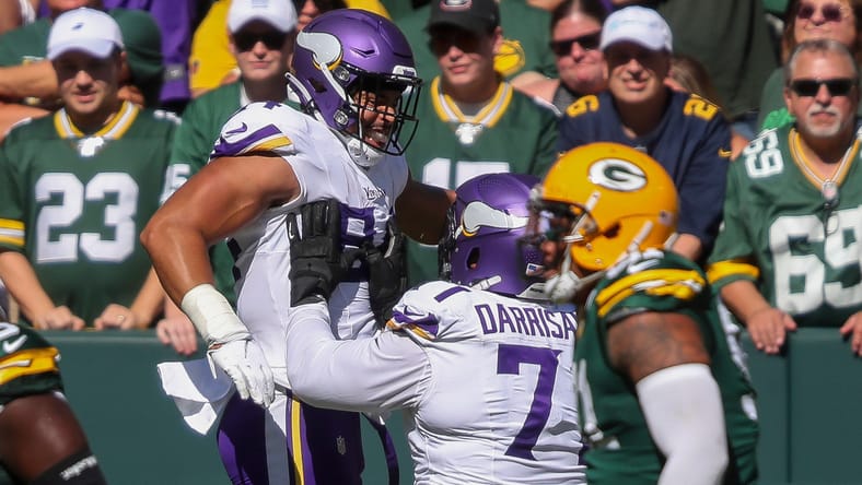 Vikings OT Christian Darrisaw lifts up a pass-catcher in 2024