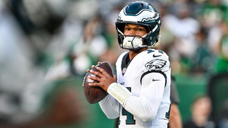 Dorian Thompson-Robinson with the Eagles in 2025