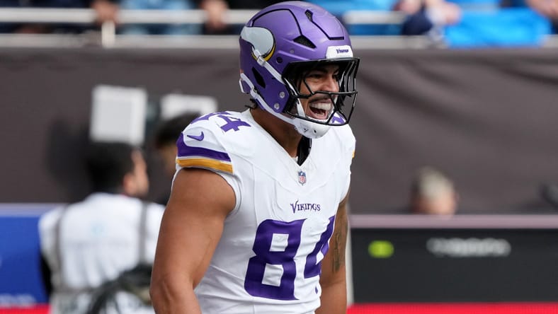 Minnesota Vikings TE Josh Oliver in a win over the Browns in London. 2025.