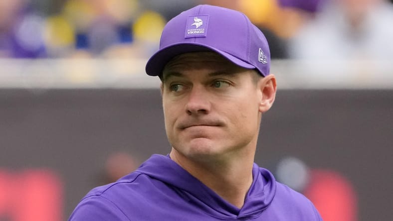 Kevin O’Connell looks on during warmups before the Vikings’ game against the Browns in Tottenham.