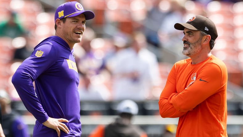 Minnesota Vikings head coach Kevin O'Connell talking with Cleveland Browns head coach Kevin Stefanski