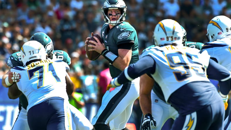 Carson Wentz looks for an open receiver during the Eagles’ road game against the Chargers.