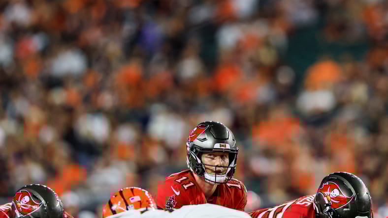 John Wolford takes a snap during the Buccaneersโ preseason matchup against the Bengals at Paycor Stadium in Cincinnati. Wolford signed with the Vikings in 2025.