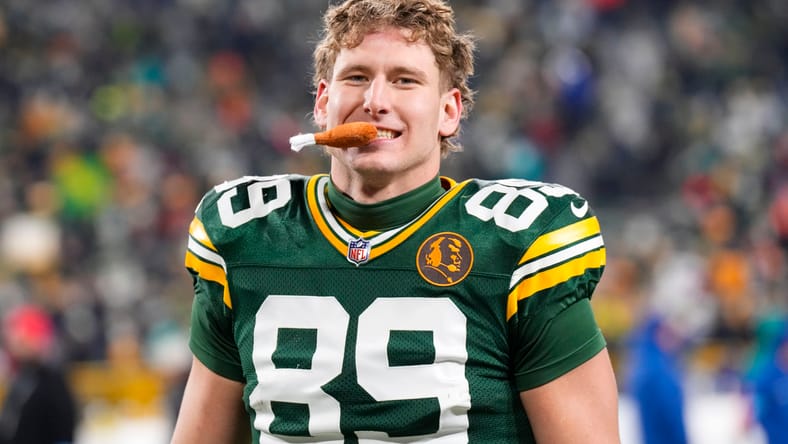Ben Sims celebrates after the Packers’ win over the Dolphins by biting a fake turkey leg at Lambeau Field. Sims joined the Vikings again in 2025.