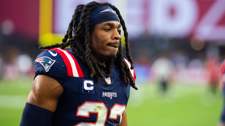 Kyle Dugger in coverage during the Patriots’ game against the Cardinals at State Farm Stadium.