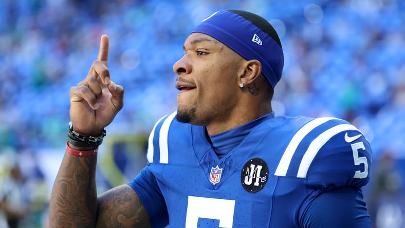 Anthony Richardson Sr. warms up before the Colts’ home game against the Dolphins at Lucas Oil Stadium in Indianapolis.