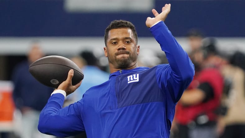 Russell Wilson warms up before the Giants’ road game against the Cowboys at AT&T Stadium.