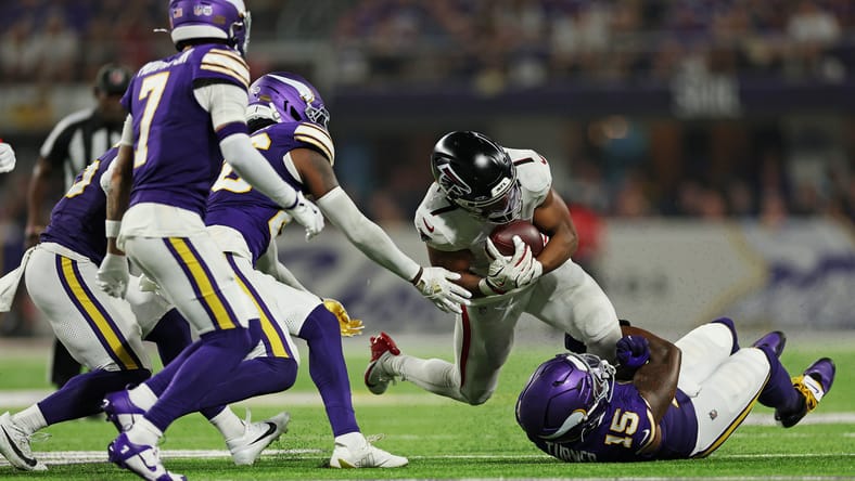 Minnesota Vikings OLB Dallas Turner in 2025 agains the Falcons