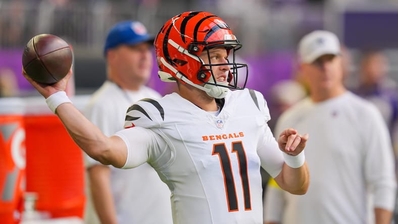 Brett Rypien warms up before the Bengals-Vikings game at U.S. Bank Stadium.